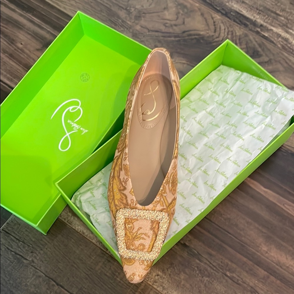 Elegant Brown Women's Shoes with Gold Accents